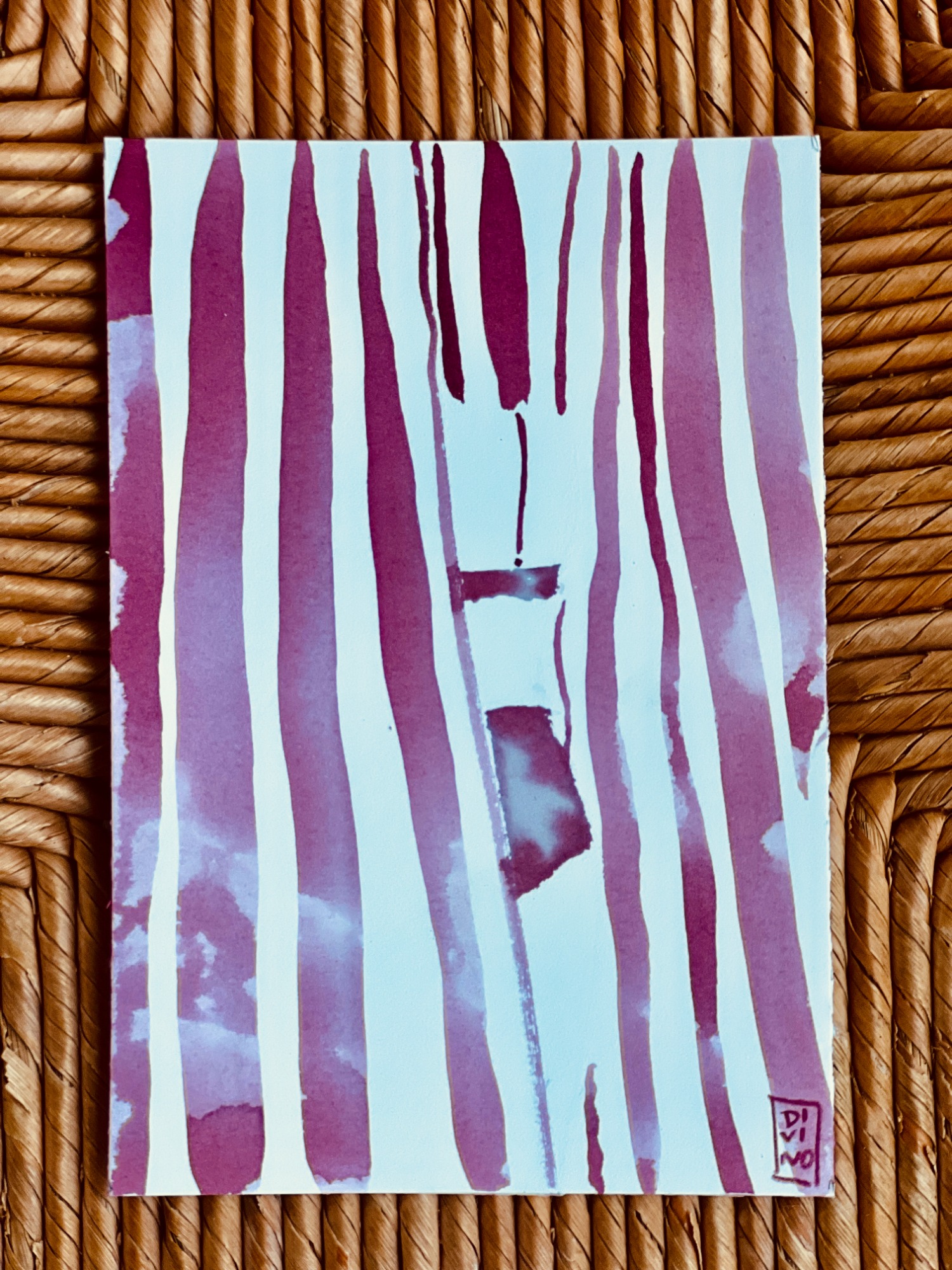 femme derrière le rideau 10x15 — aquarelle au vin rouge — Art DiVino, La Londe-les-Maures